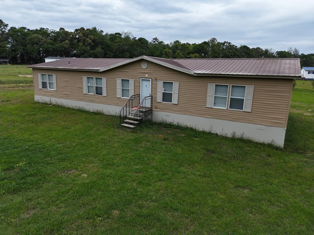 Nice mobile home on Cranford Rd. in Cairo! 3BR/2 Bath with a huge fireside living room and bar, wonderful kitchen with custom island counter, BIG primary suite with unique adjoining bathroom, and big laundry/utility room. Home includes built-in sound system and other nice accents. Call your favorite agents TODAY for a closer look!