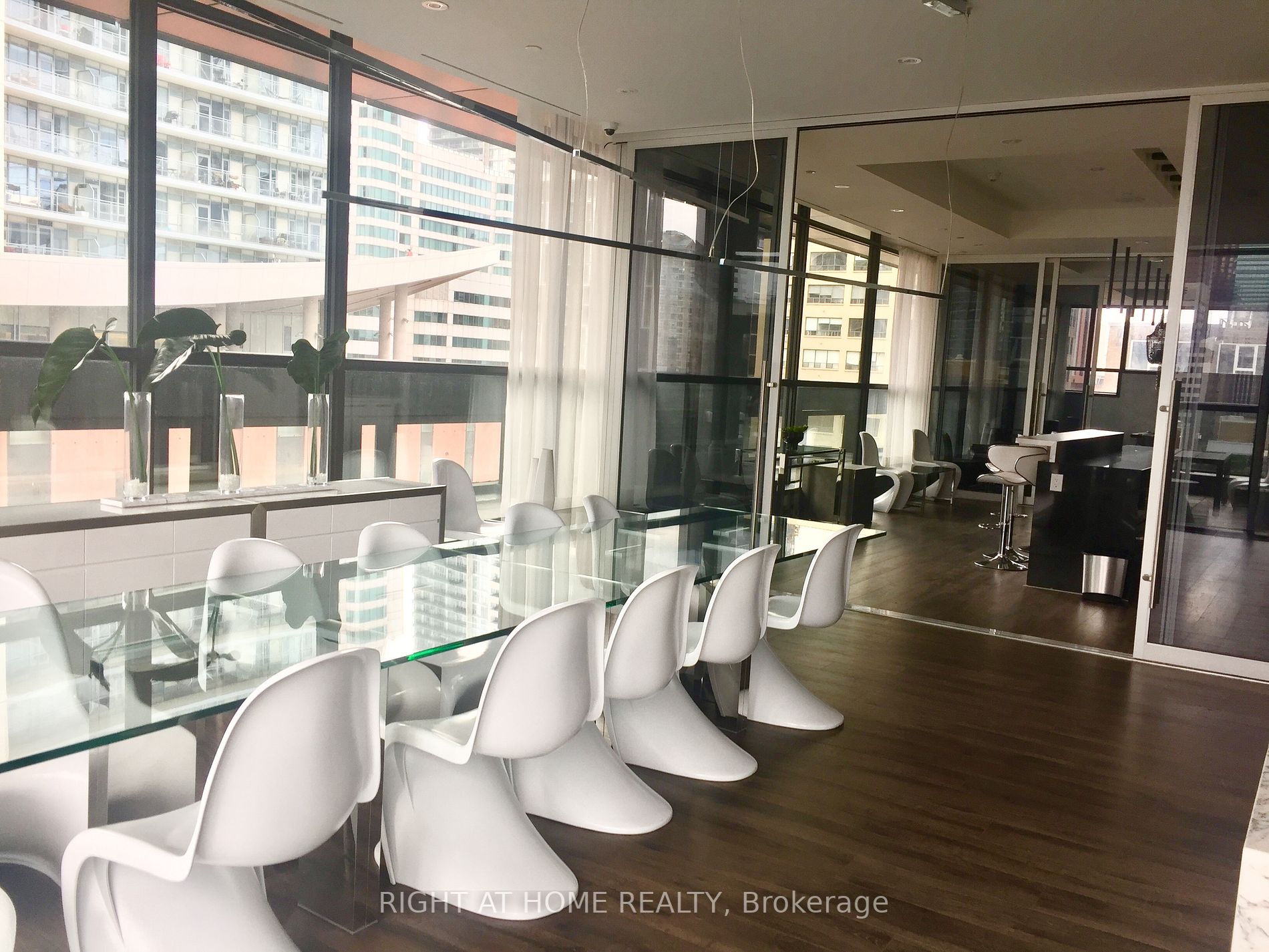 290 W Adelaide St 1310