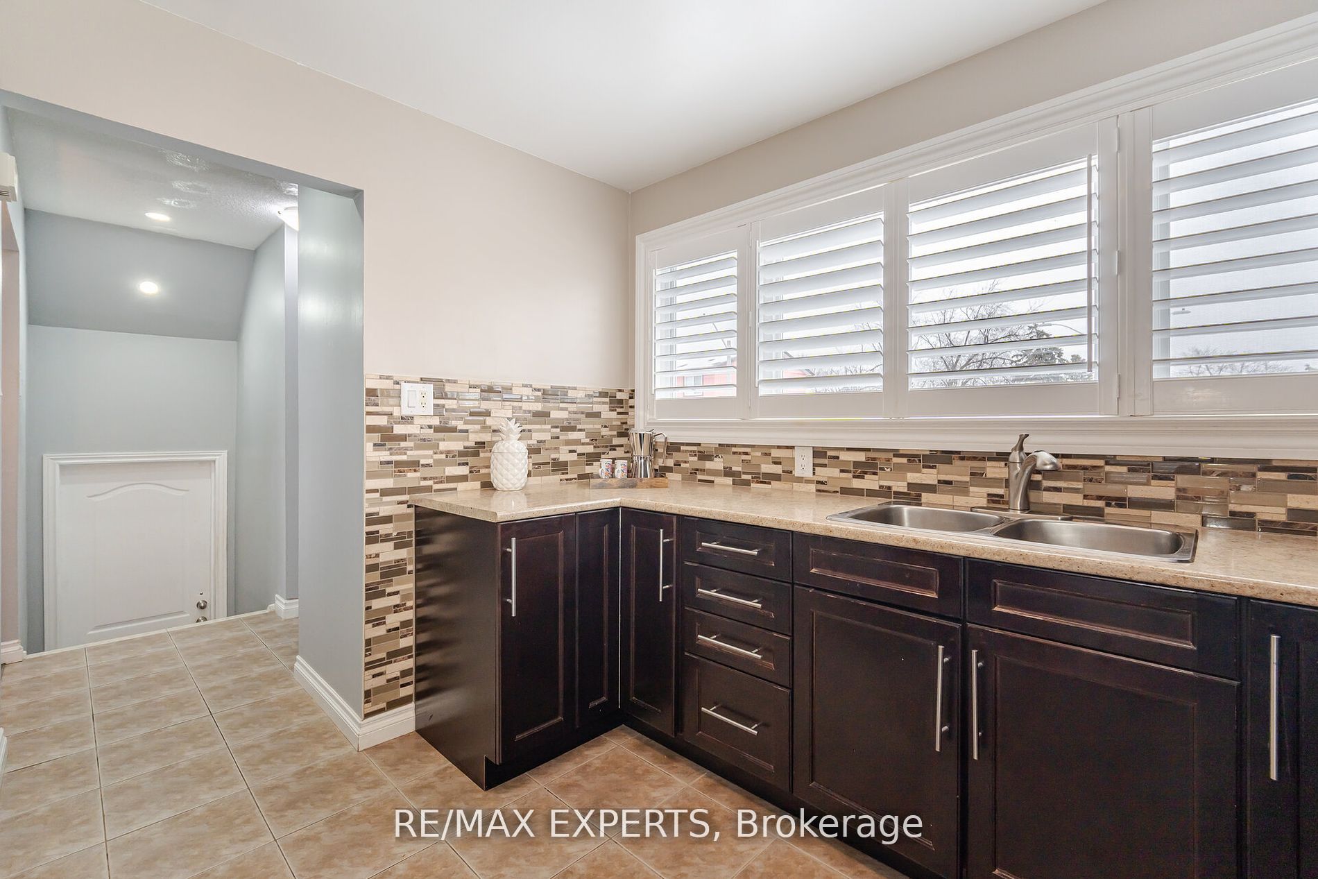 9 Grand River Crt