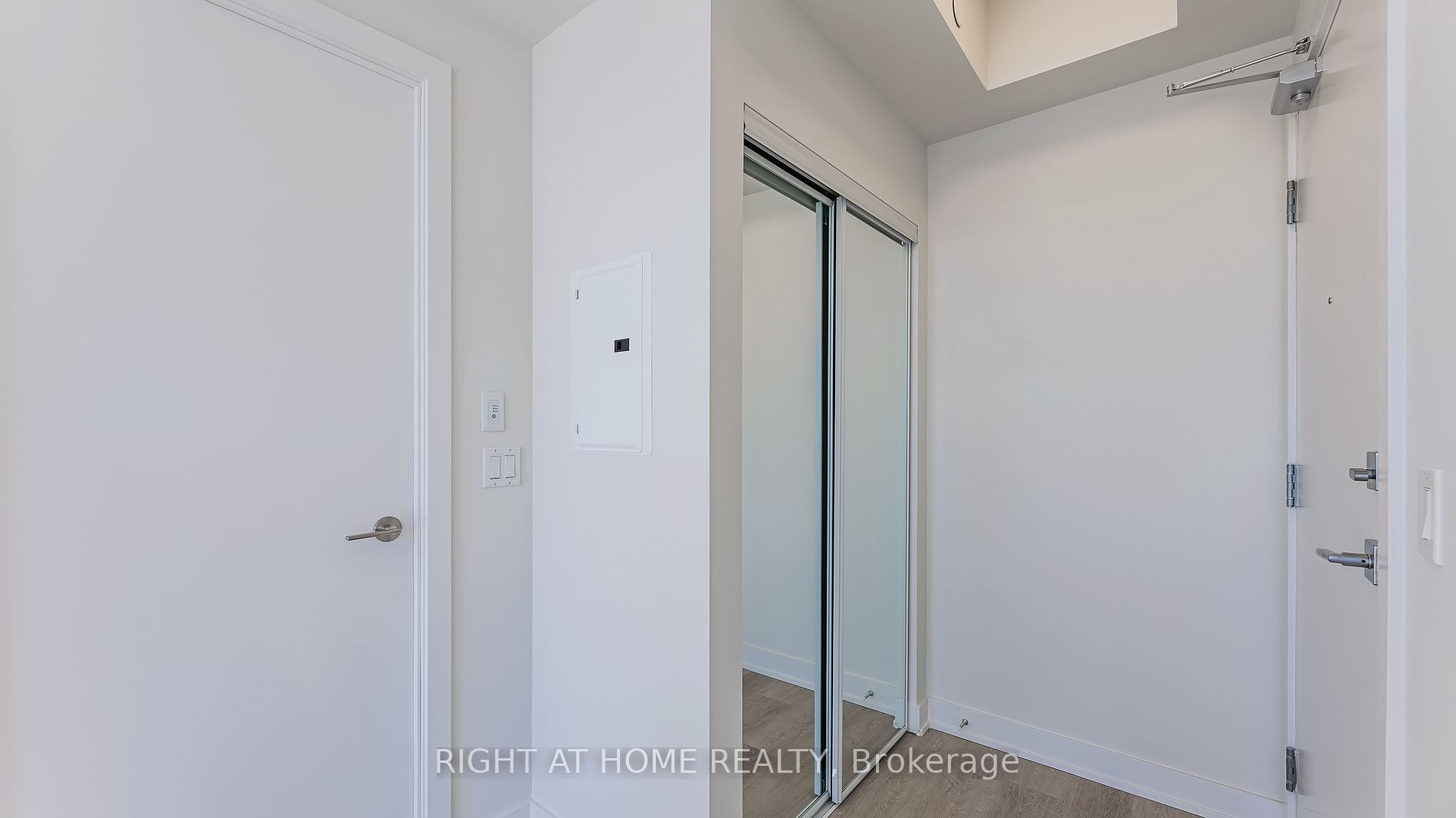 15 Ellerslie Ave 1603
