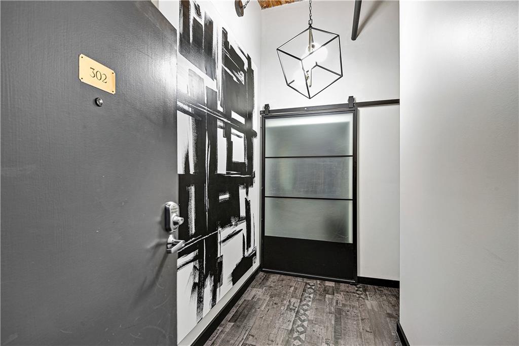 306 W 7th Street 302