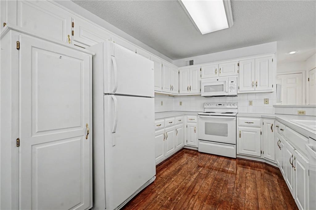 6817 W 156th Terrace