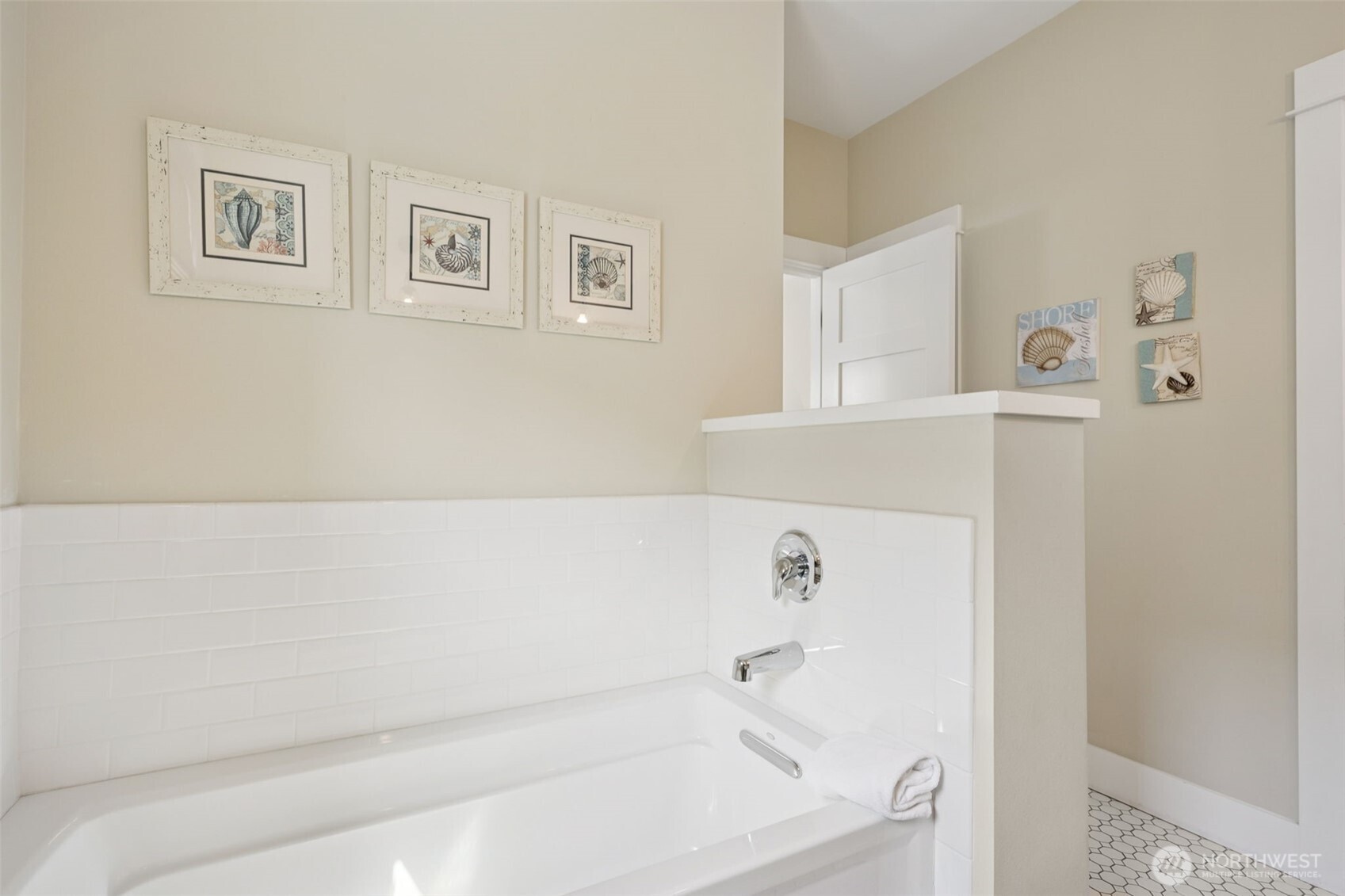 21 N Glen Lane