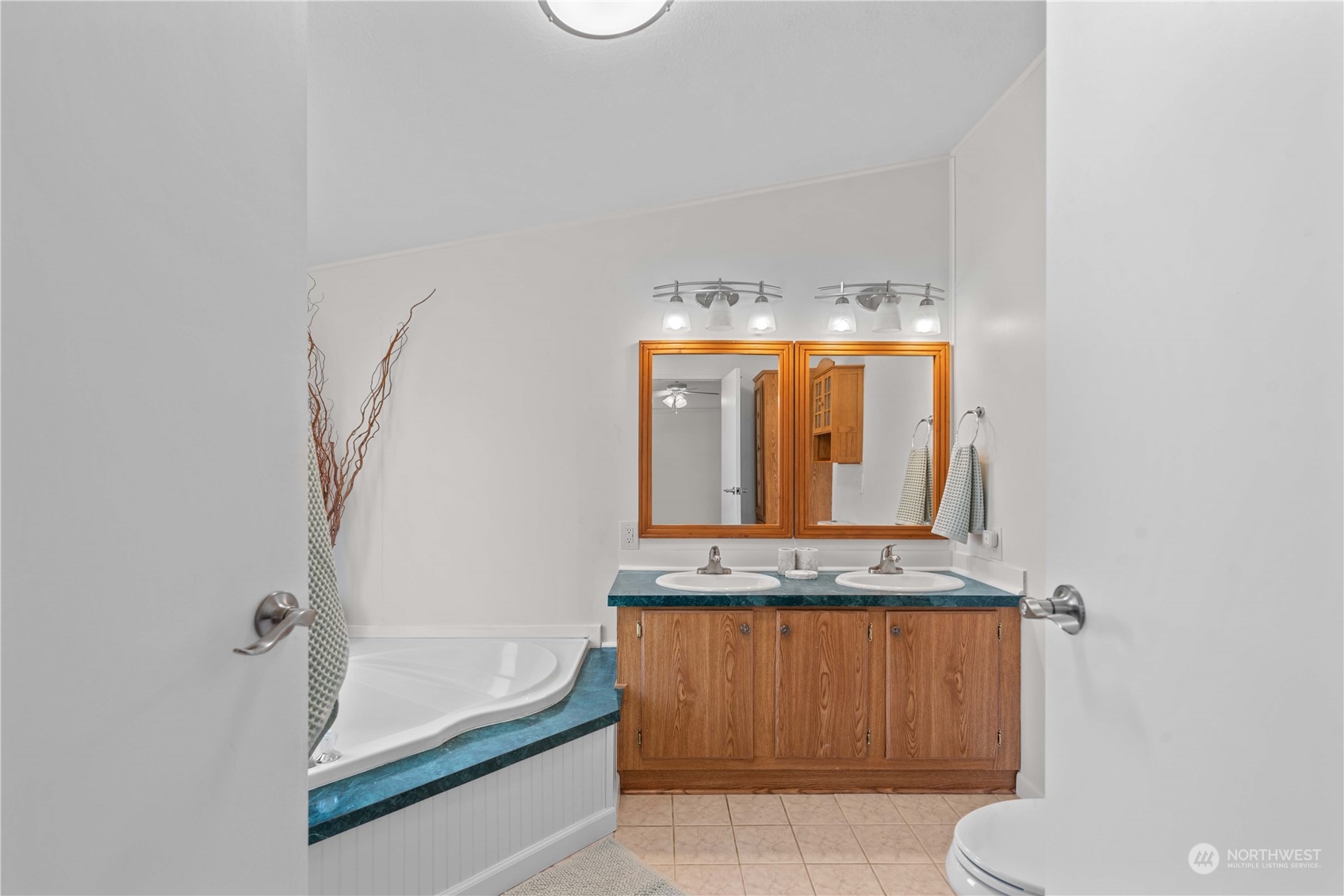 1643 Ridgeview Lane