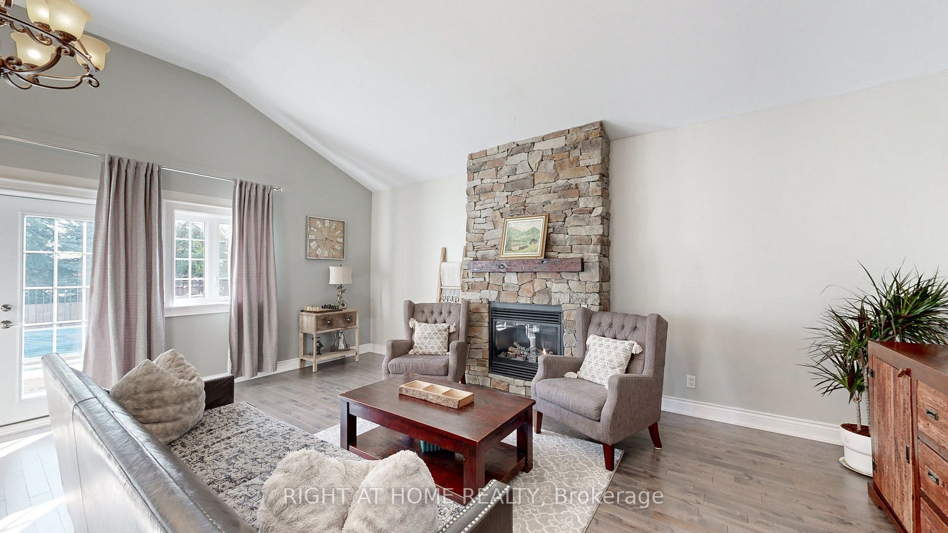 13 Westhampton Dr