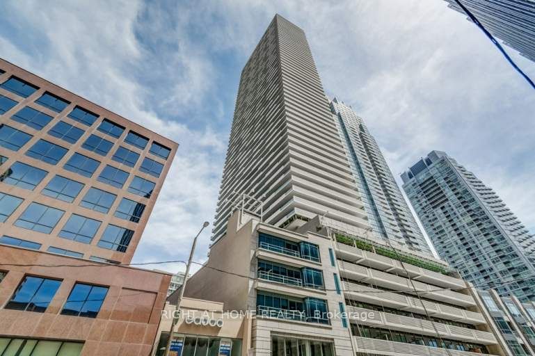 2221 Yonge St 5104