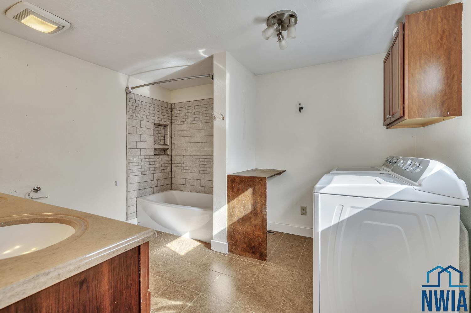 607 Albany Avenue Ne