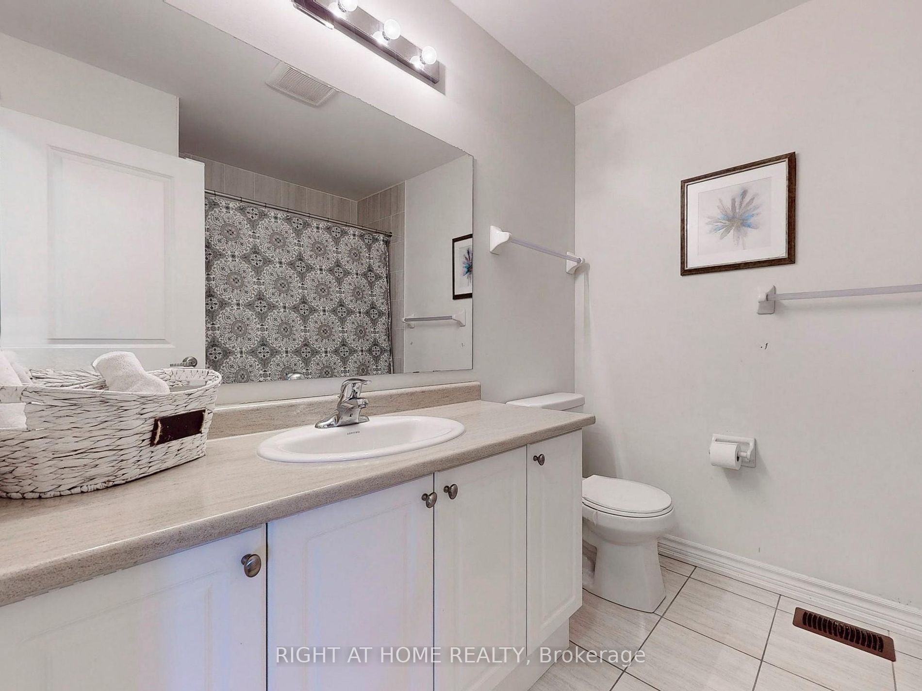 71 Mondial Cres