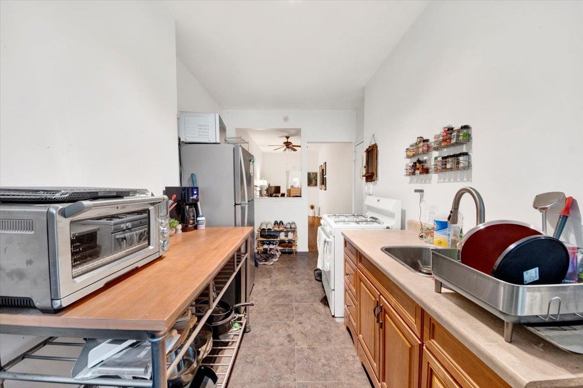 616 E 9th Street 2W