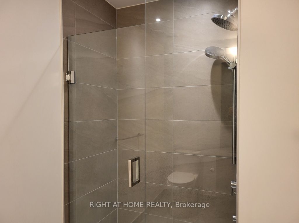 950 Portage Pkwy 3907