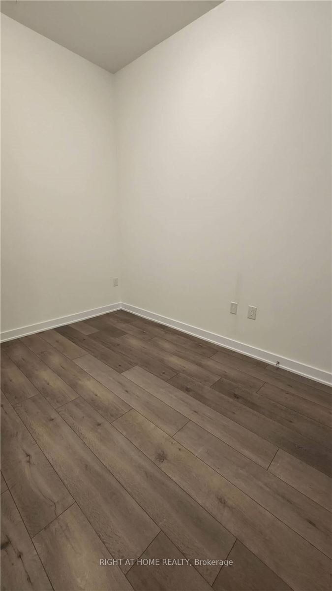 10 Honeycrisp Cres 212