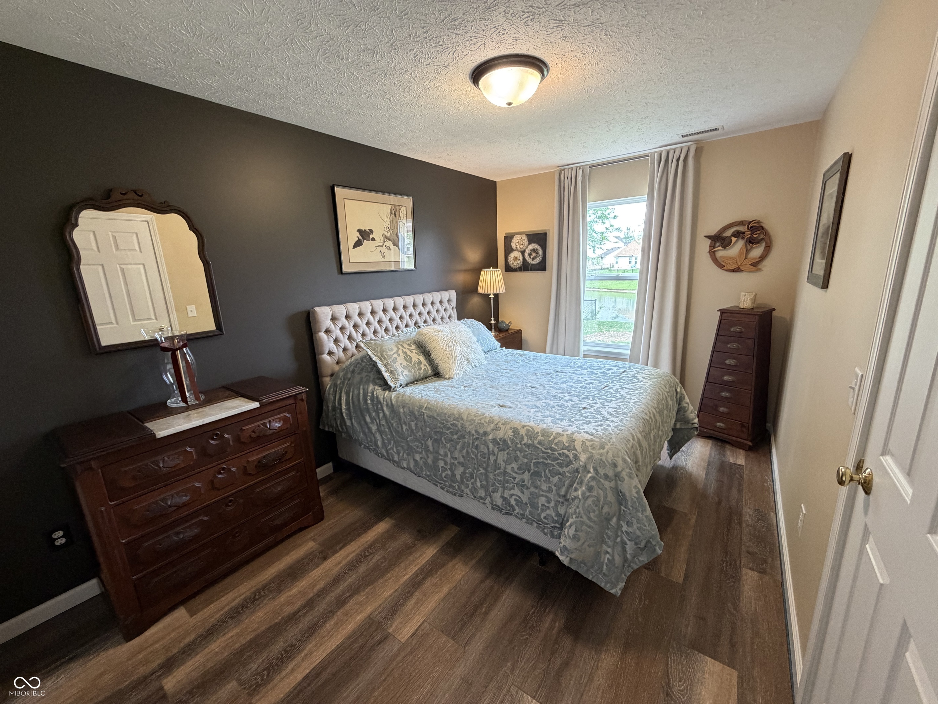 5752 Columbia Circle S