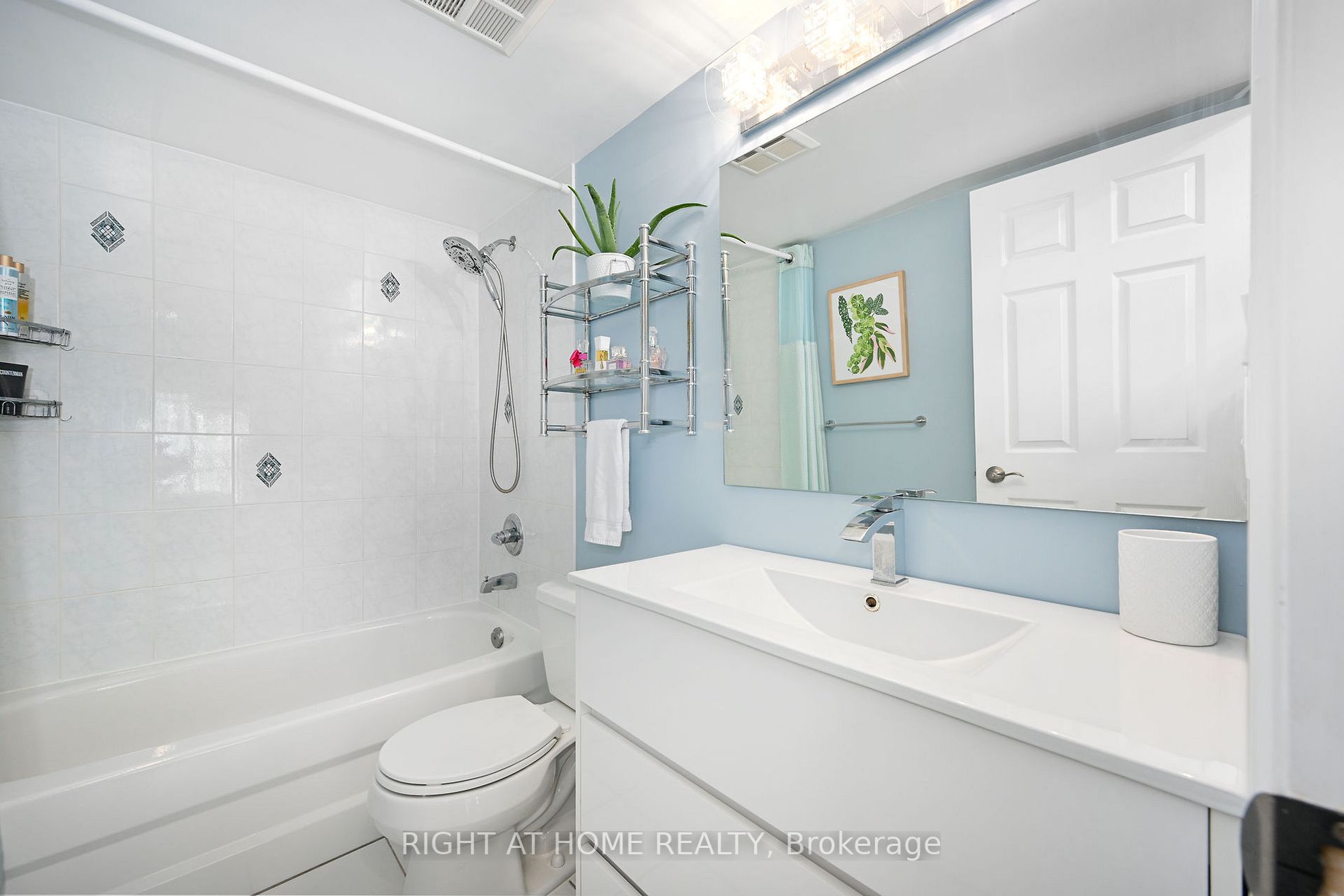 190 Manitoba St 805