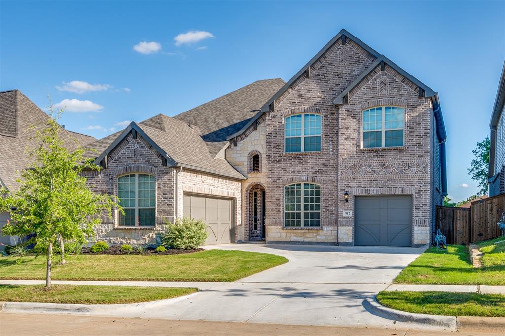 912 Fallbrook Avenue