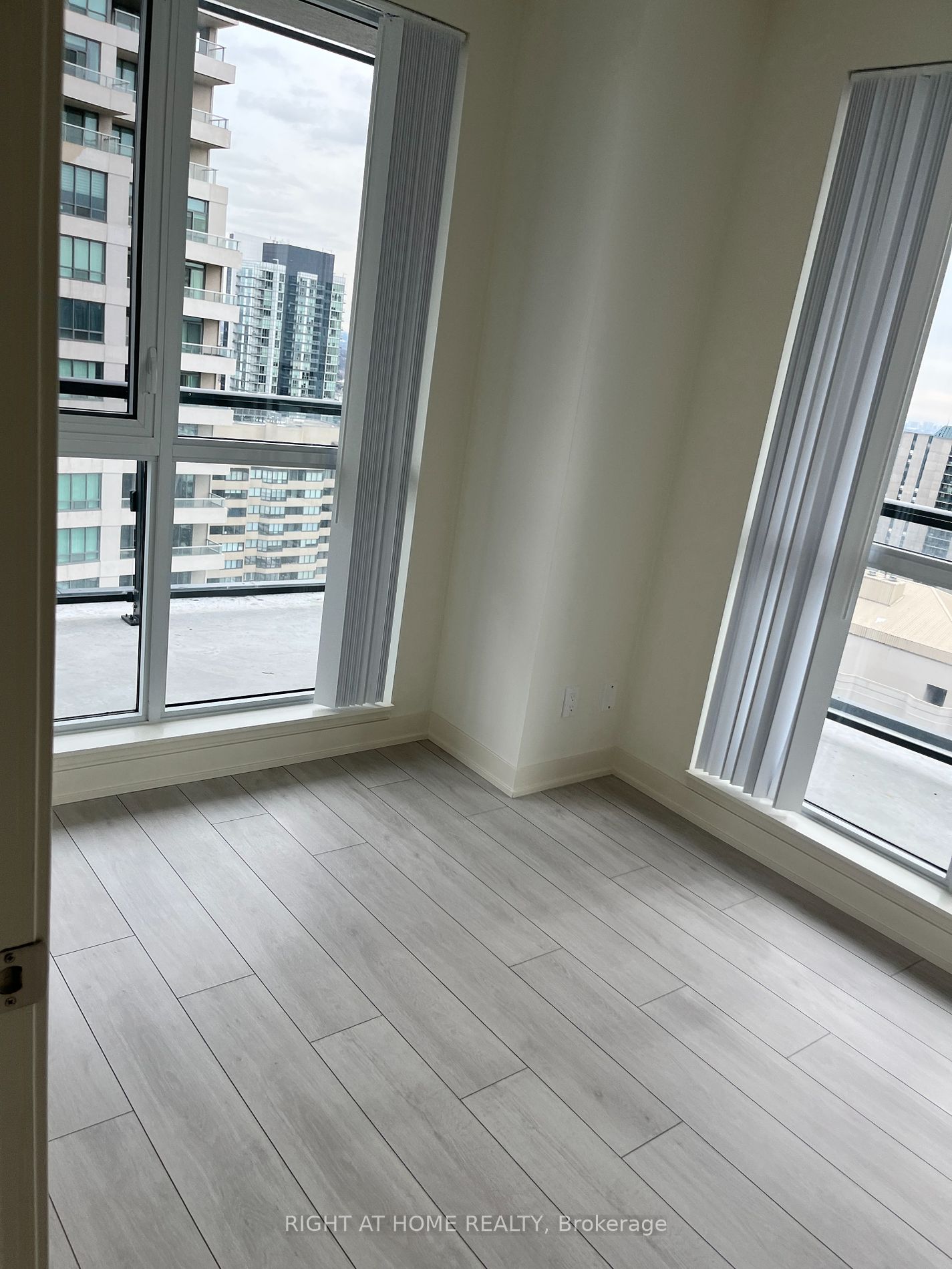 4955 Yonge St 2906