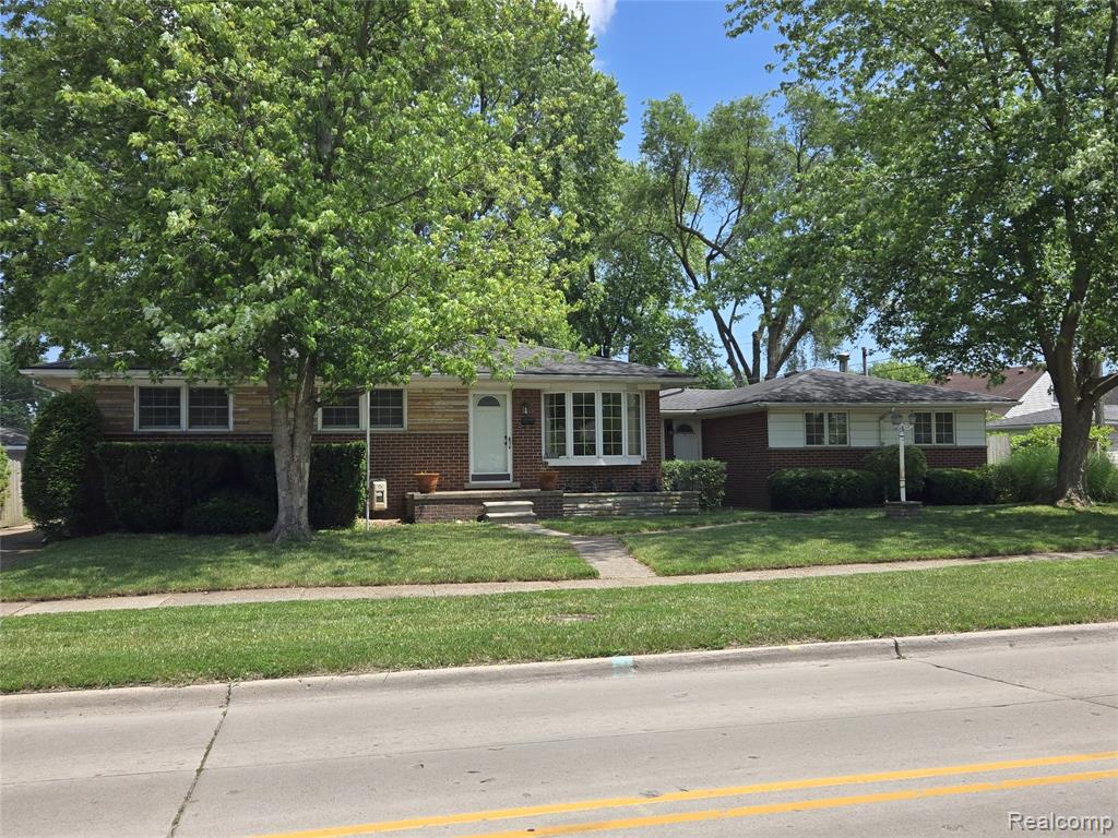 MOVE IN READY!  Come see this rare 1600+ sq. ft. 4BR/2BA ranch on 2.5+ lots (118x150) w/ shaded, park-like yard! Features 2 fireplaces (gas & wood), 2 large family rooms (incl. one in basement), breezeway w/ private entrances, C/A, new furnace, 2.5-car garage, 2 driveways (one circular), and deck off kitchen. Walk to multiple Wyandotte & Lincoln Park parks. Appx. 8 min to I-75, 13 min to I-94/Southfield Fwy, 9 min to Downtown Wyandotte!  Buy now and be moved in before the new school year!
