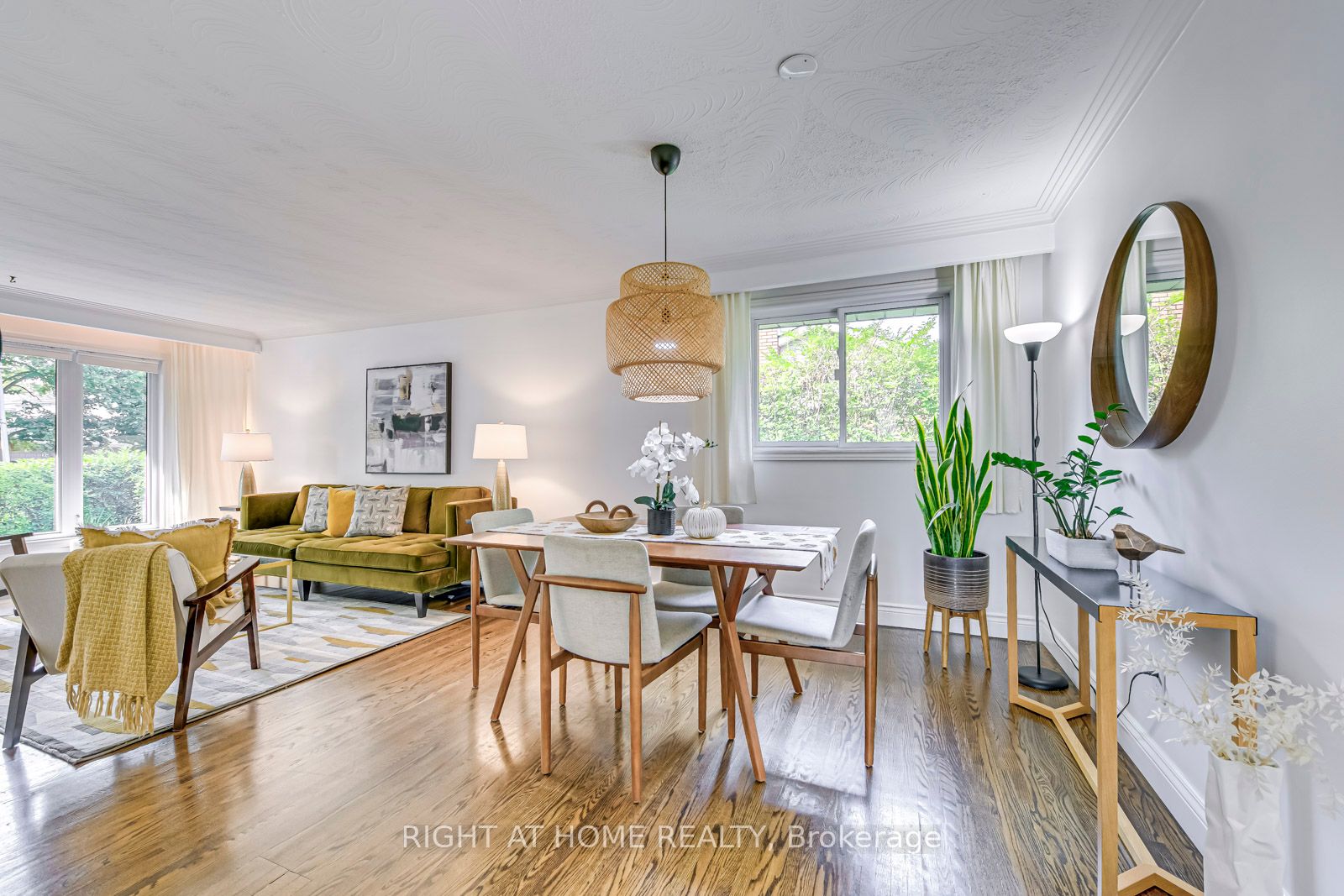 1306 Napier Cres