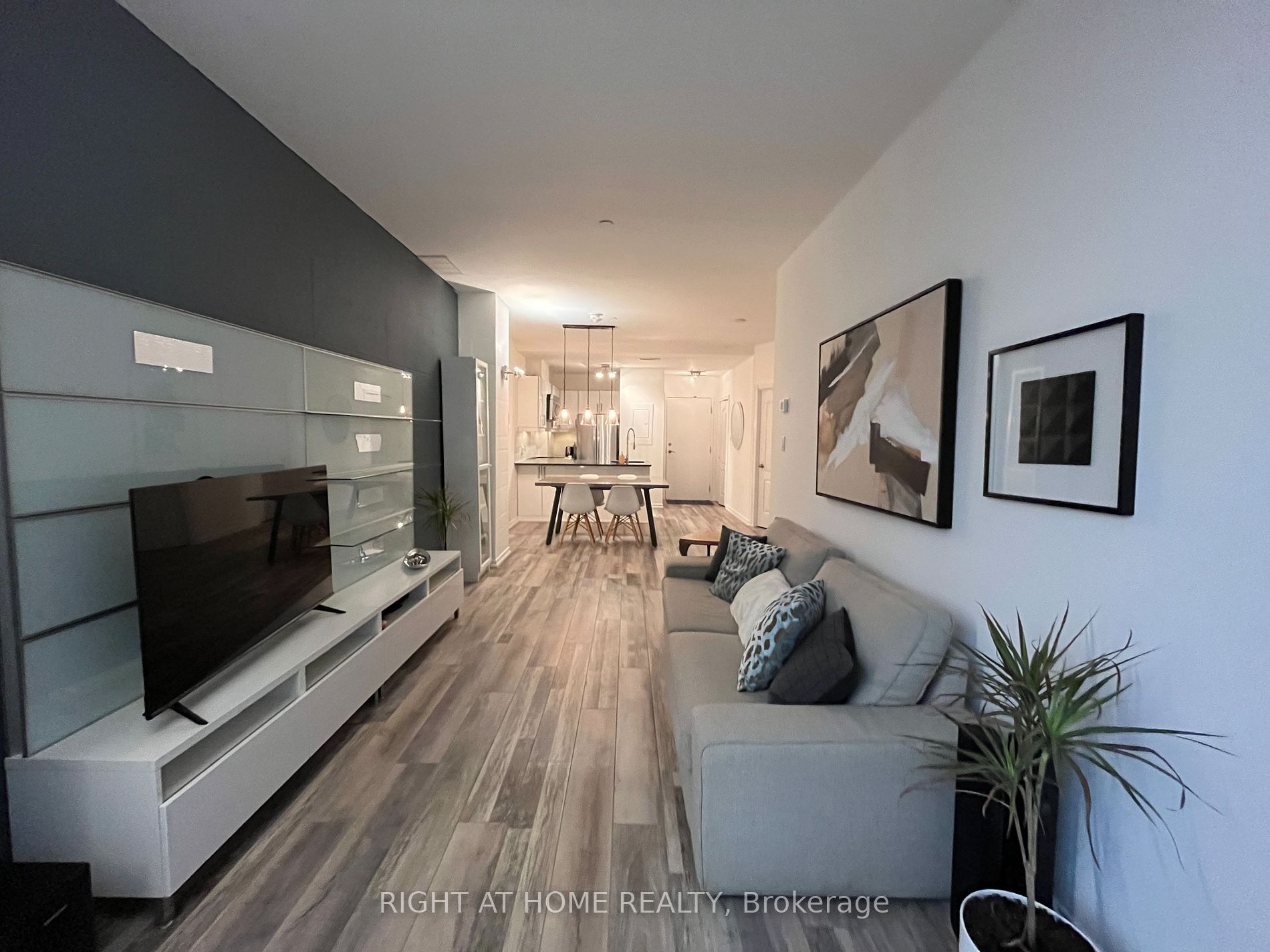 393 King St 1106