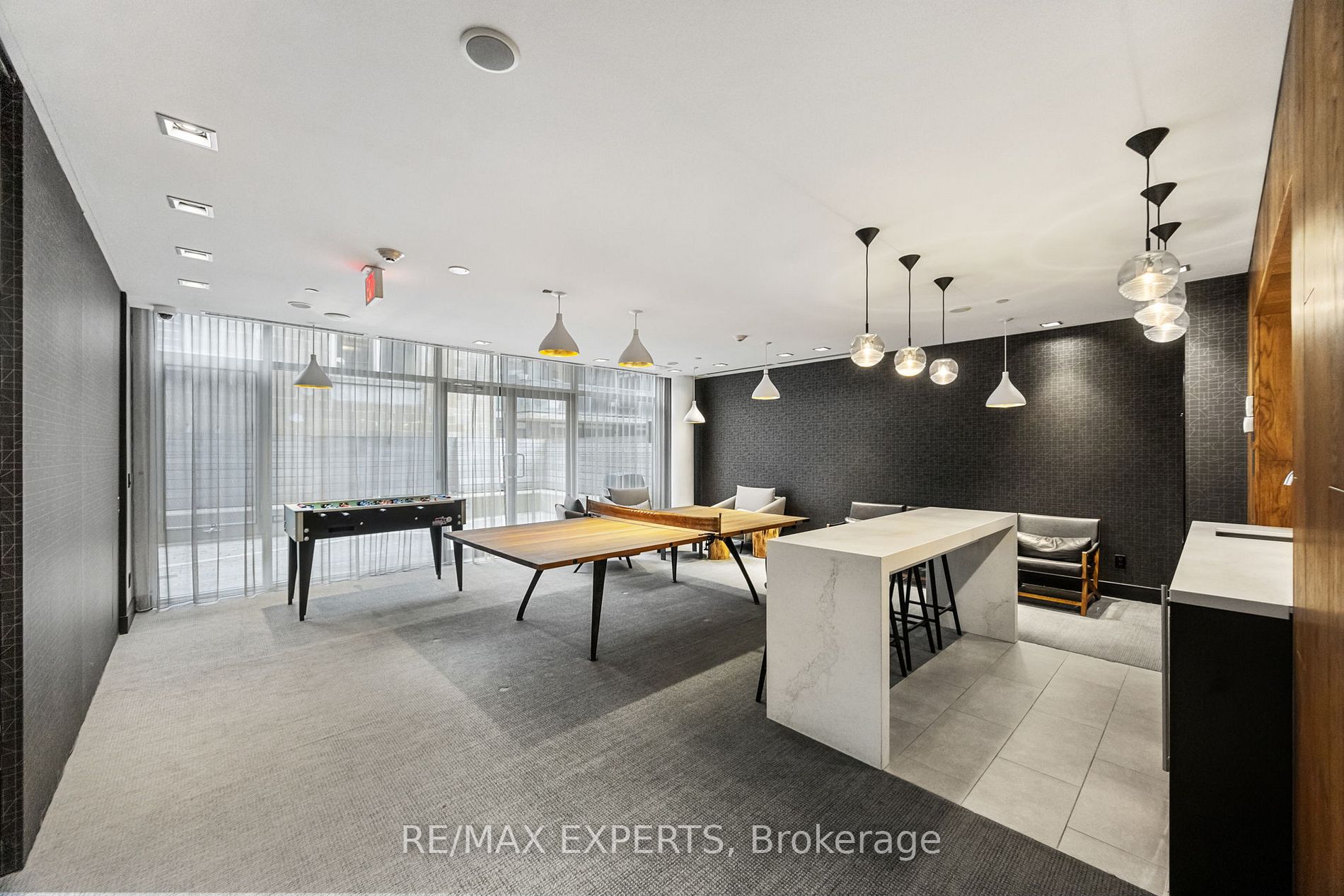 435 W Richmond St 802