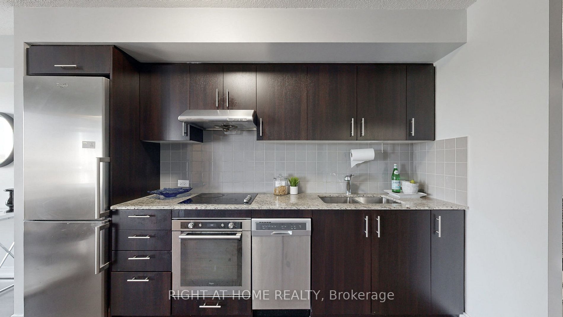 255 Village Green Sq 1210