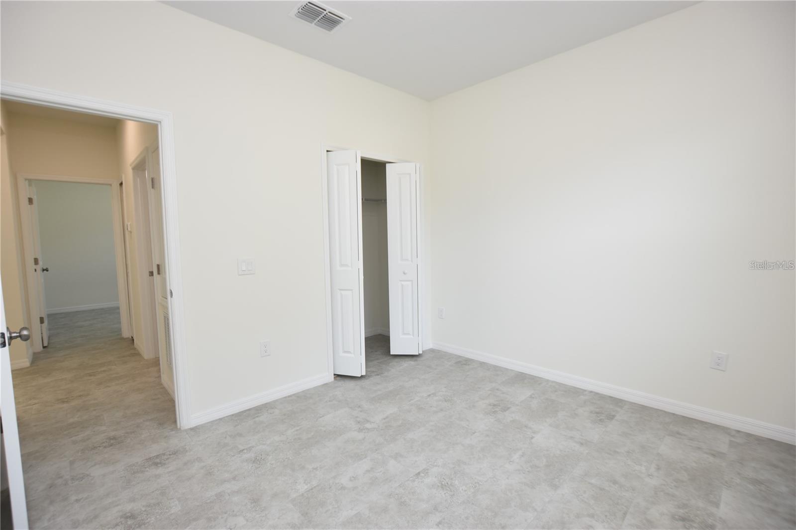 206 W Crescent Drive