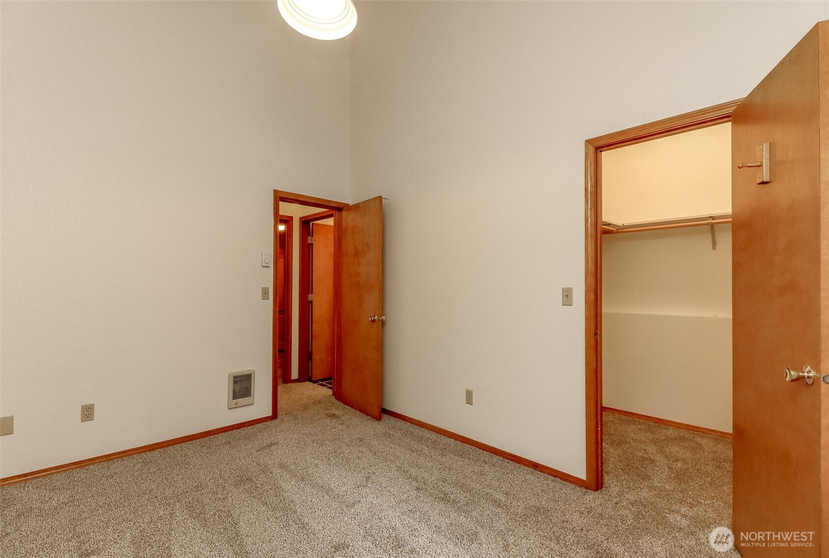 40 N Lakefront Loop
