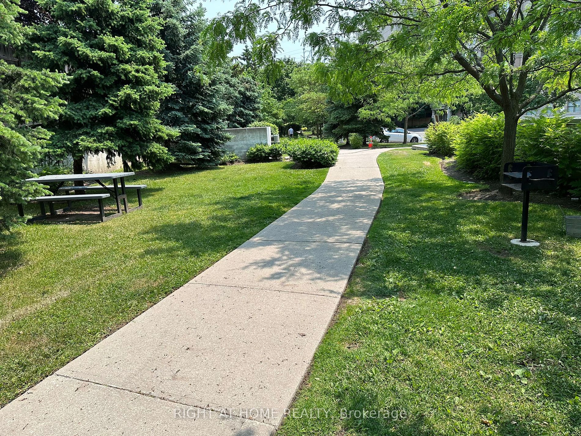 1700 E Eglinton Ave 609