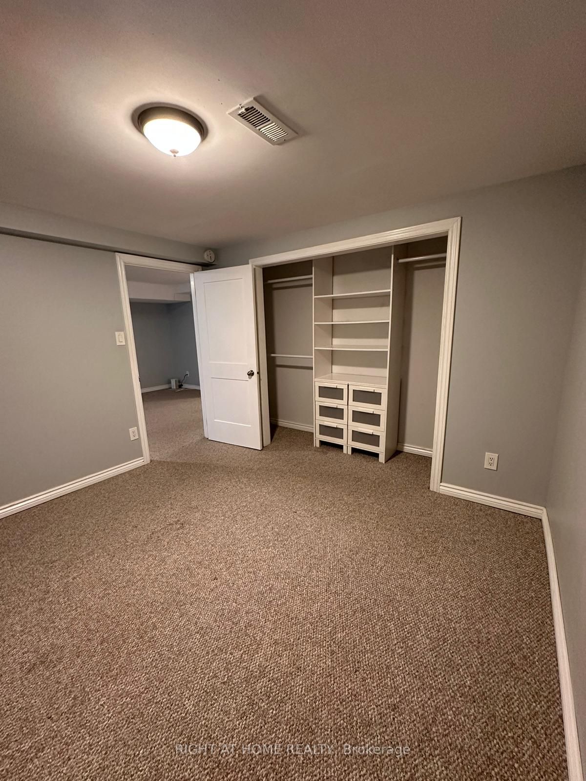 362 Kirby Cres Lower
