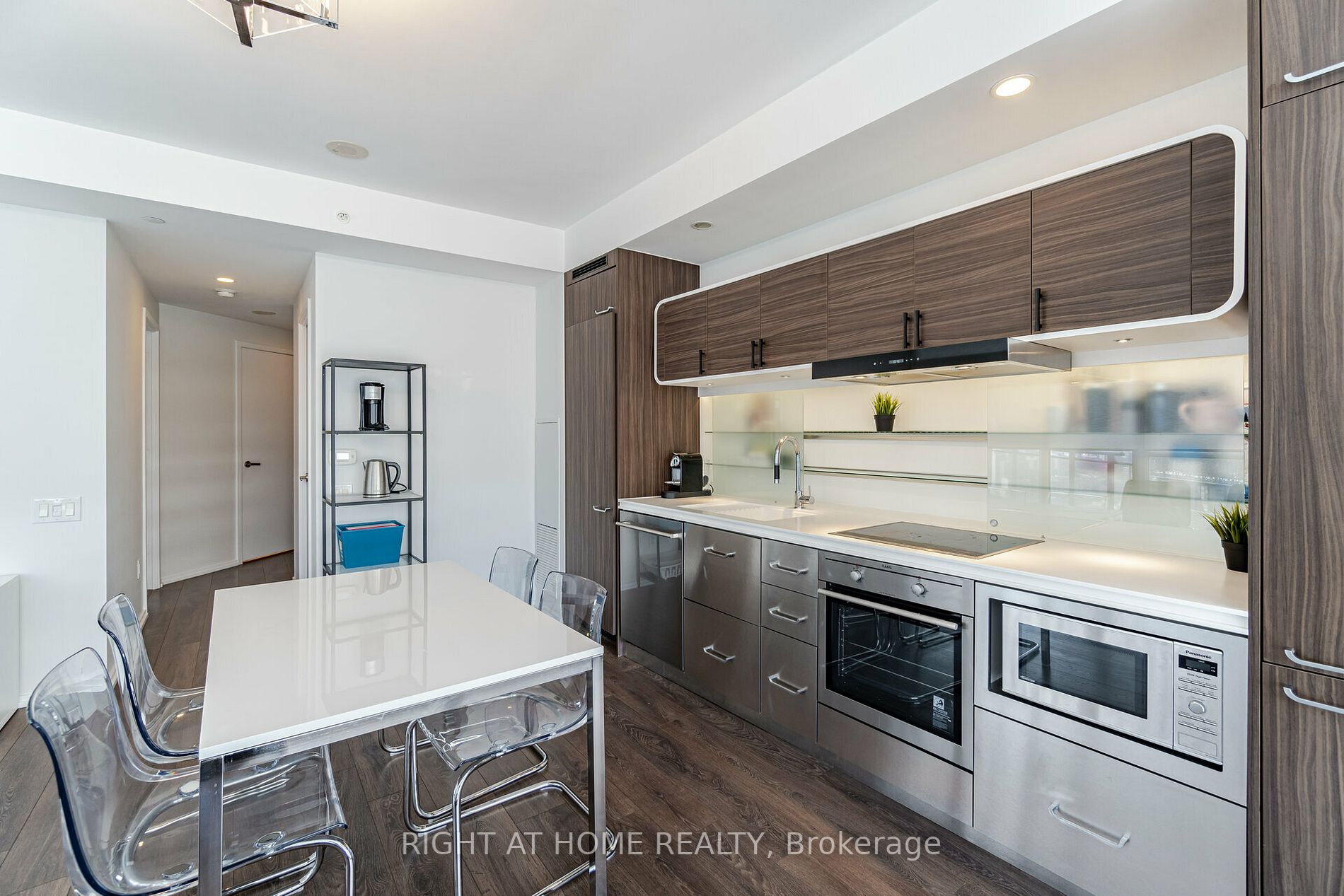 45 E Charles St 3910