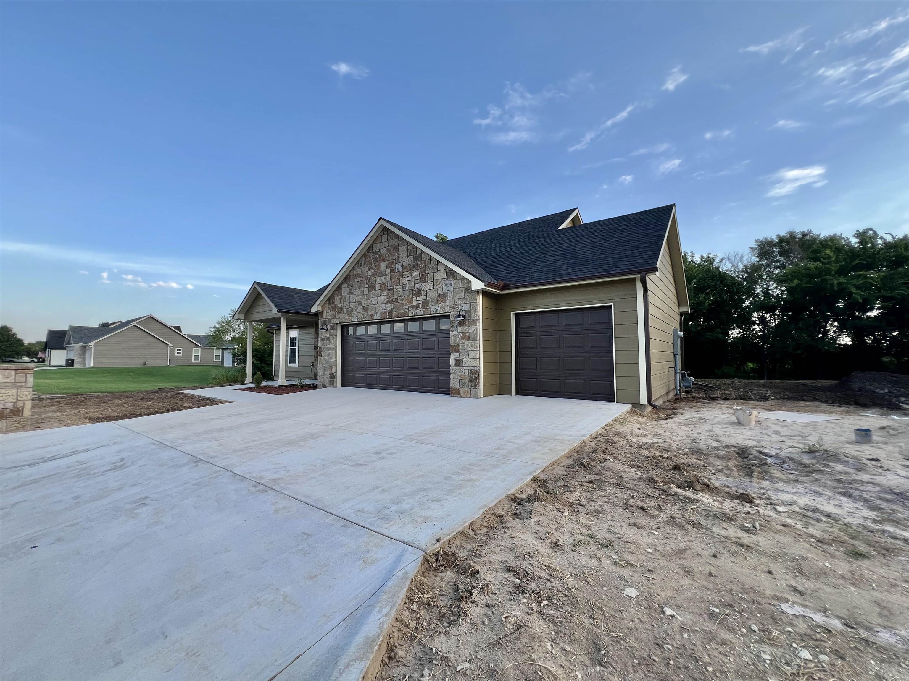 208 Castle Pines Dr