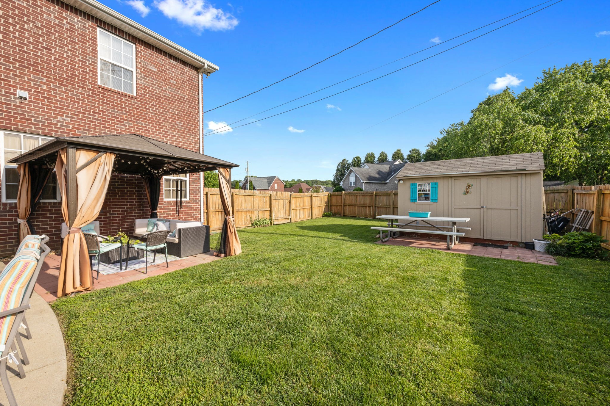 220 Iroquois Dr