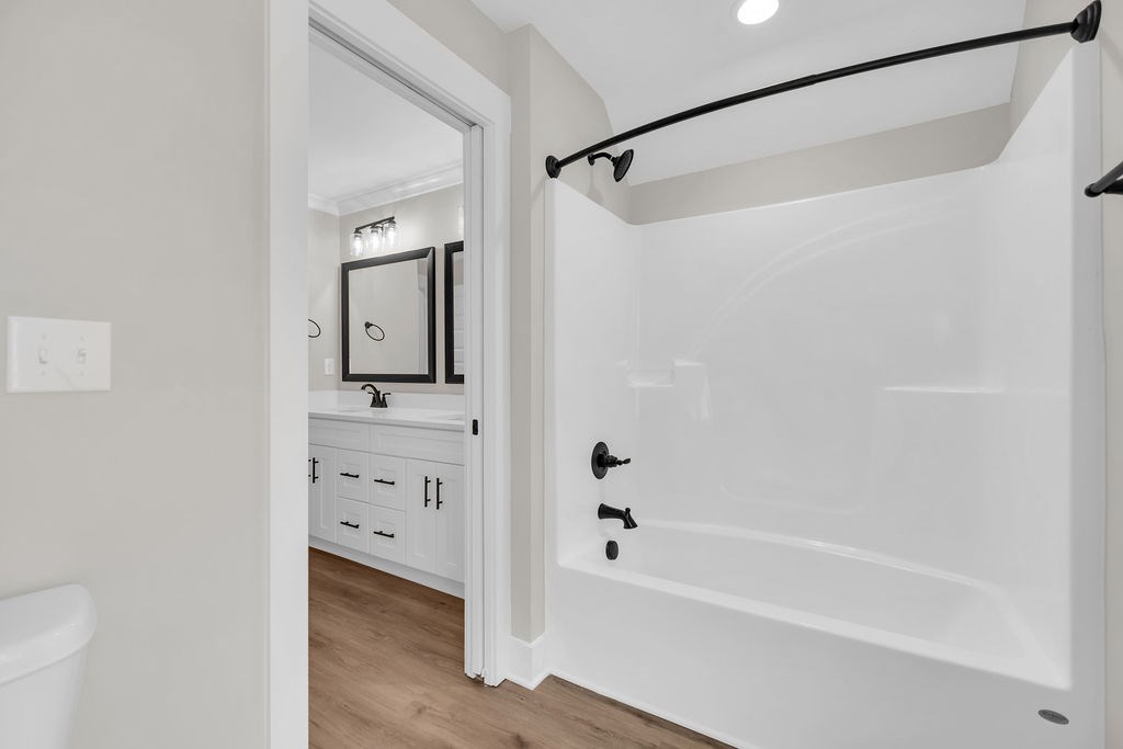 203 E Gunnery Court