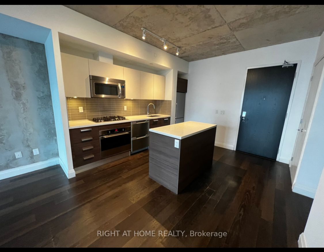224 W King St 3105