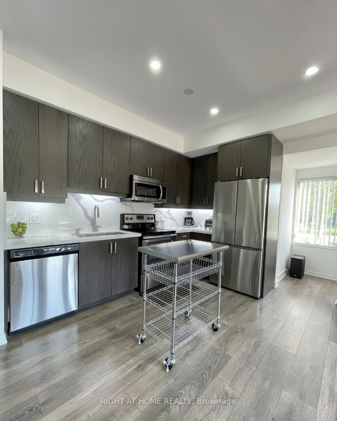 1 E Beckenrose Crt 2