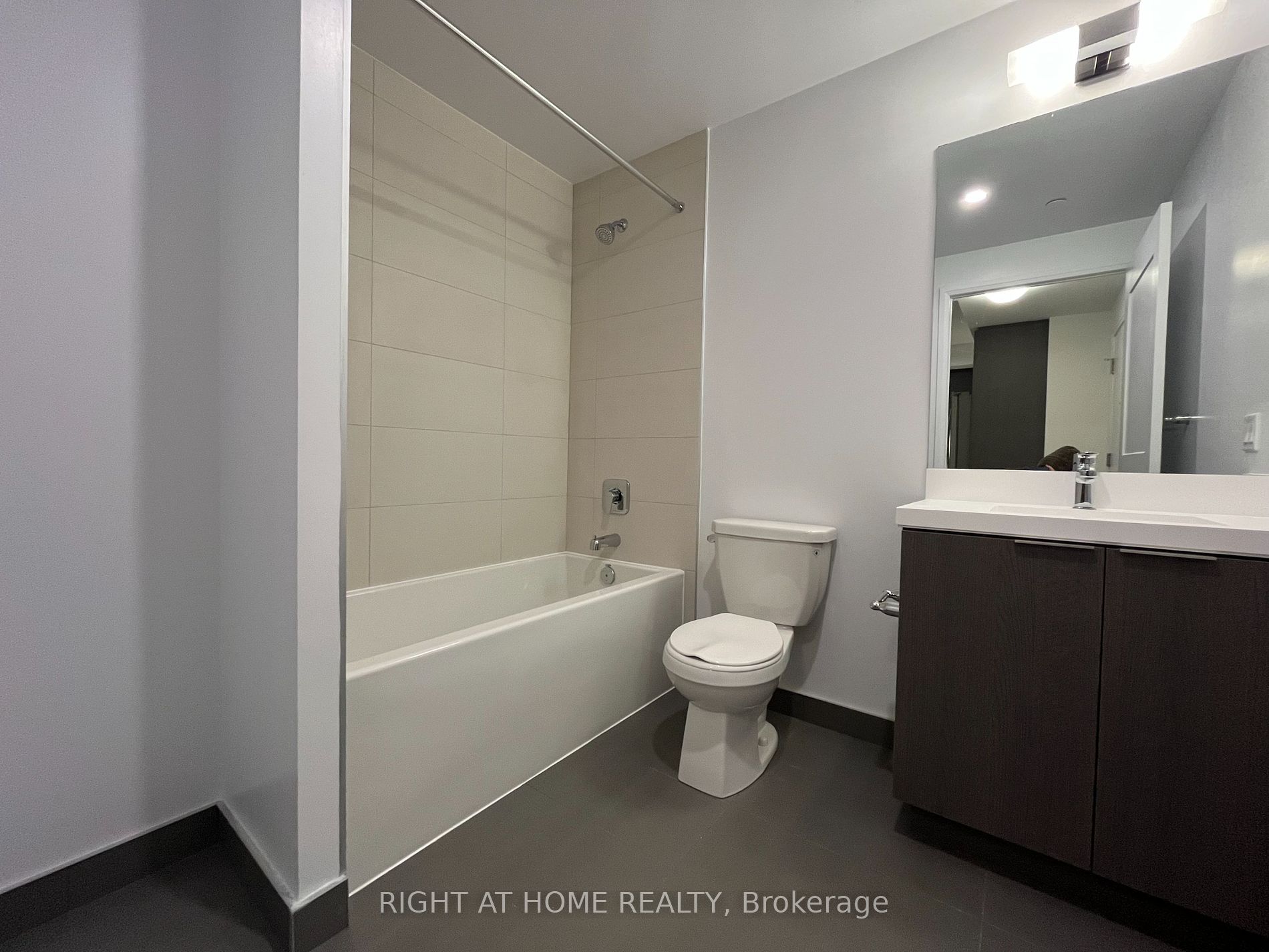 50 Dunfield Ave 1711