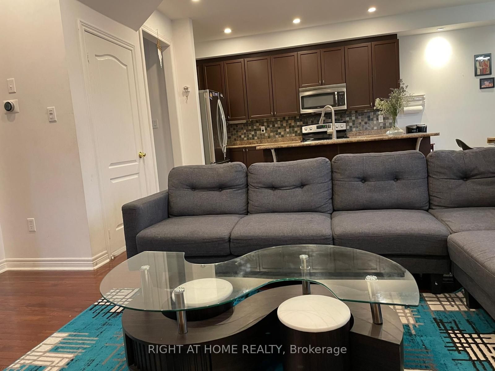 5537 Waterwind Cres