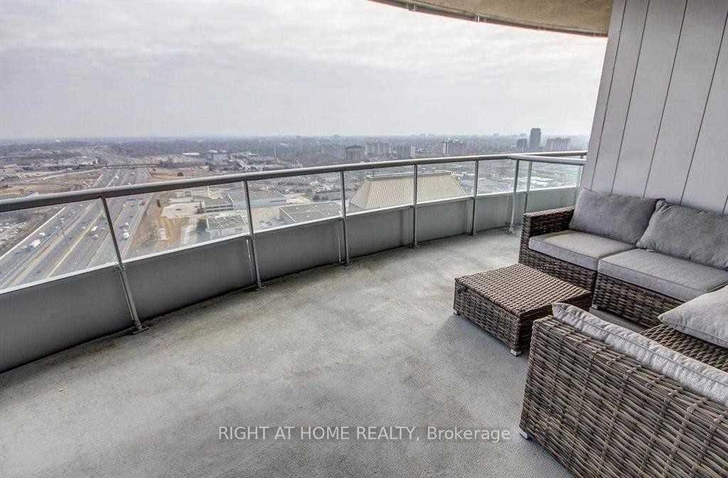 38 Lee Centre Dr Ph307