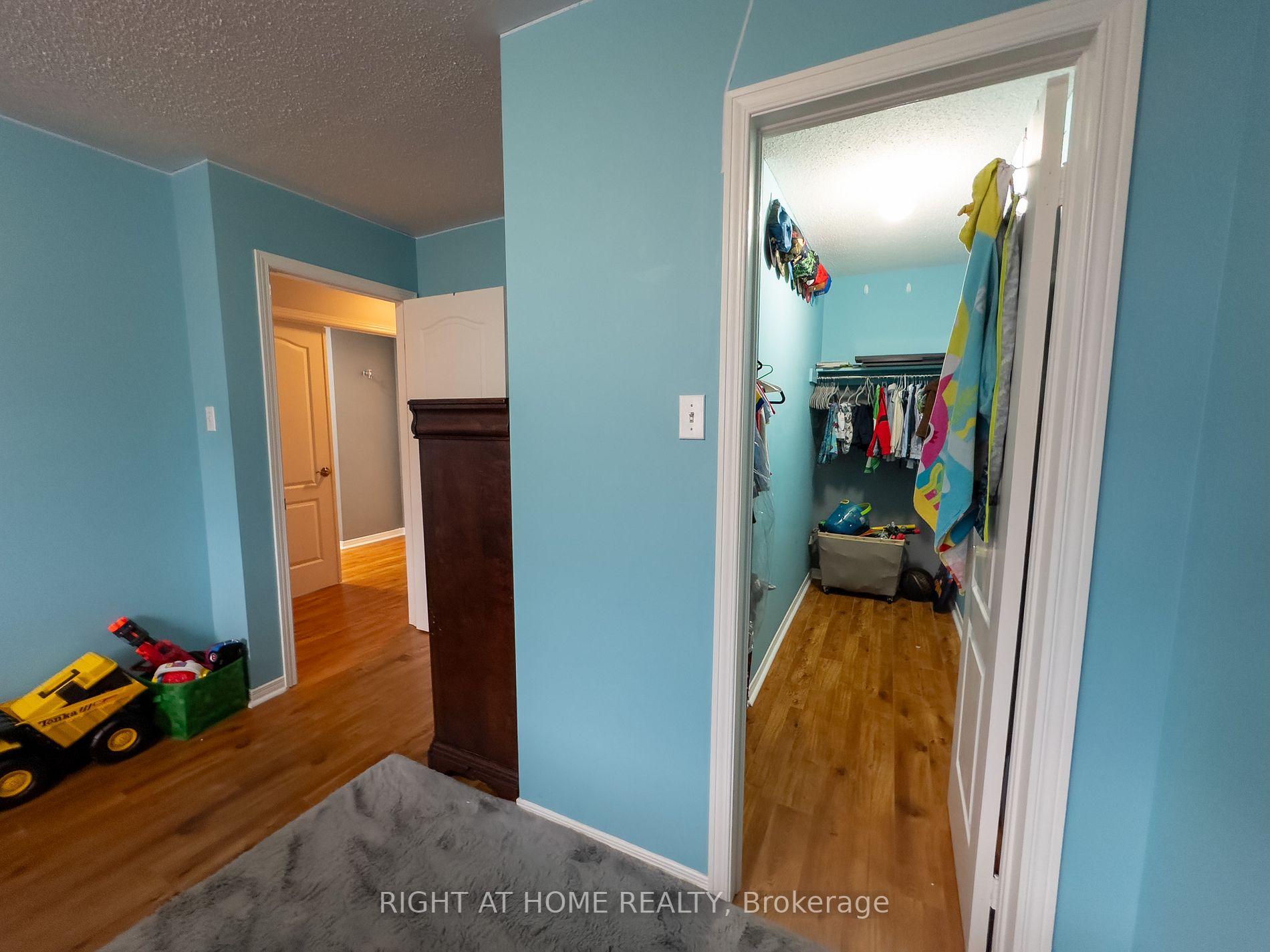 30 Pauline Cres 6
