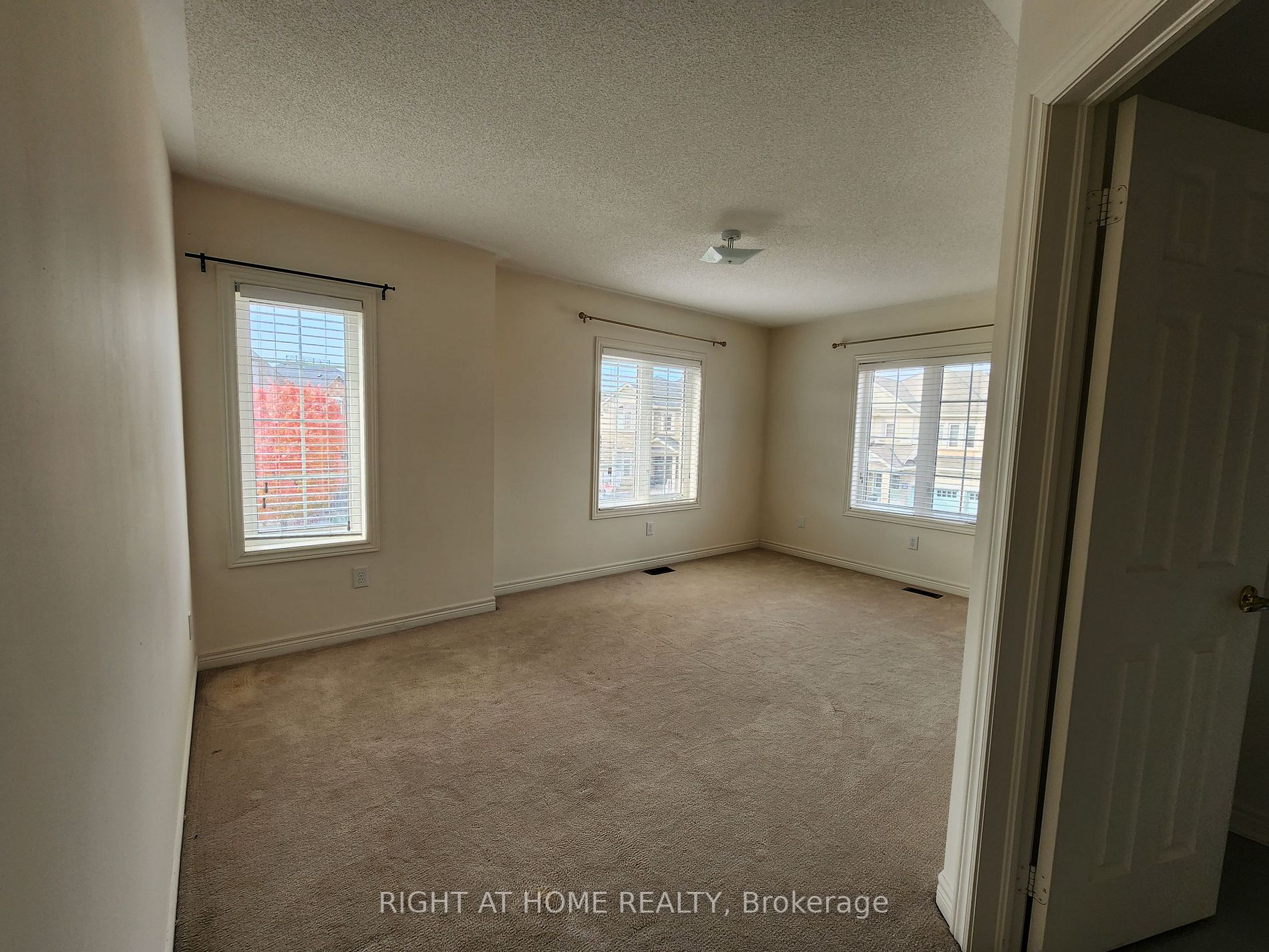 3185 Larry Cres