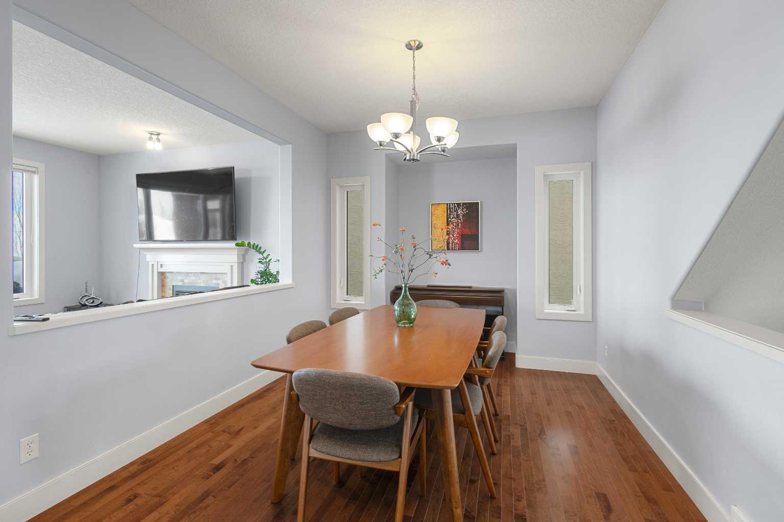 86 Royal Ridge Mount NW