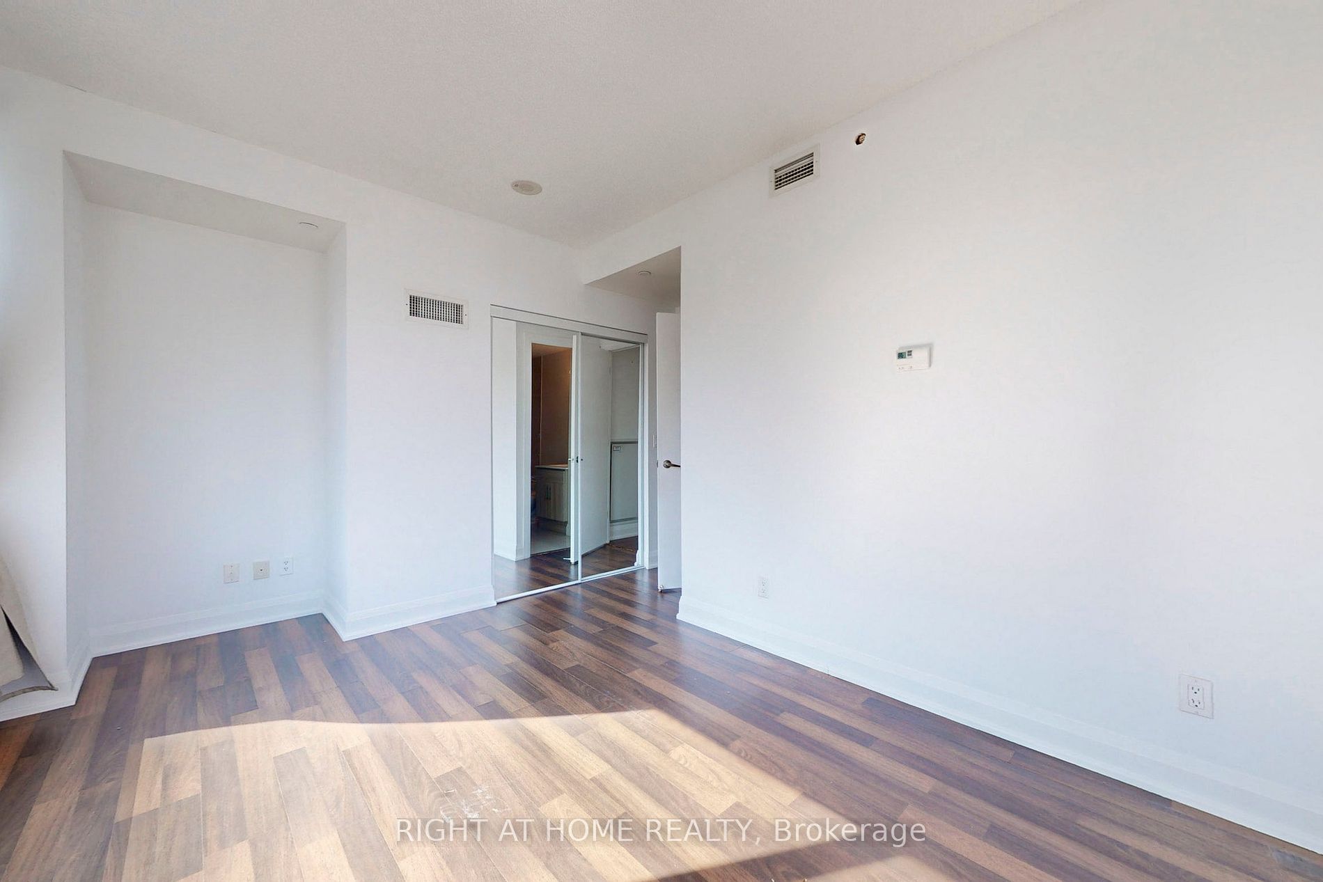 68 Canterbury Pl 902