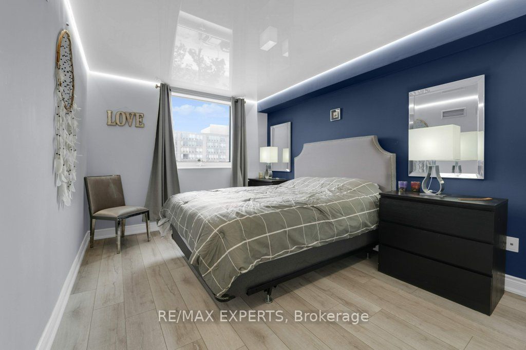 326 E Major Mackenzie Dr 508
