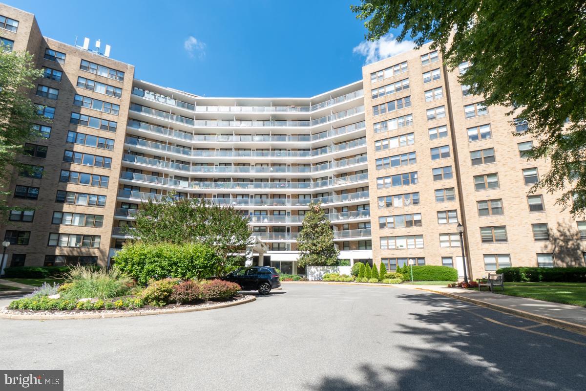 Efficiency Unit now available at the Tower at Oak Hill!  The Tower at Oak Hill is one of the most desirable condo buildings on the Main Line - which is why so many of the residents stay for many years. Condo fee includes internet/cable, Heat and AC and Water! You will love the 24 Hour Concierge, Community Swimming Pool, Playground plus Tennis and Basketball Courts. Residents can also take advantage of the Fitness Center, on site Laundry Room and Party Room (available to reserve for a small fee) This unit also has a storage spot  in the Basement.  Minutes from I76, the Shops and Nightlife in Manayunk and all the Main Line has to Offer. You simply cannot beat the Location and Amenities!  This is a 7th Floor unit with a small balcony with great Views. Main Living/Bedroom Area with Parquet Floors, plus Kitchen and Full Bath. This Unit is ready for upgrades which is why it is the most attractively priced unit on the market. Schedule your appointment Today!