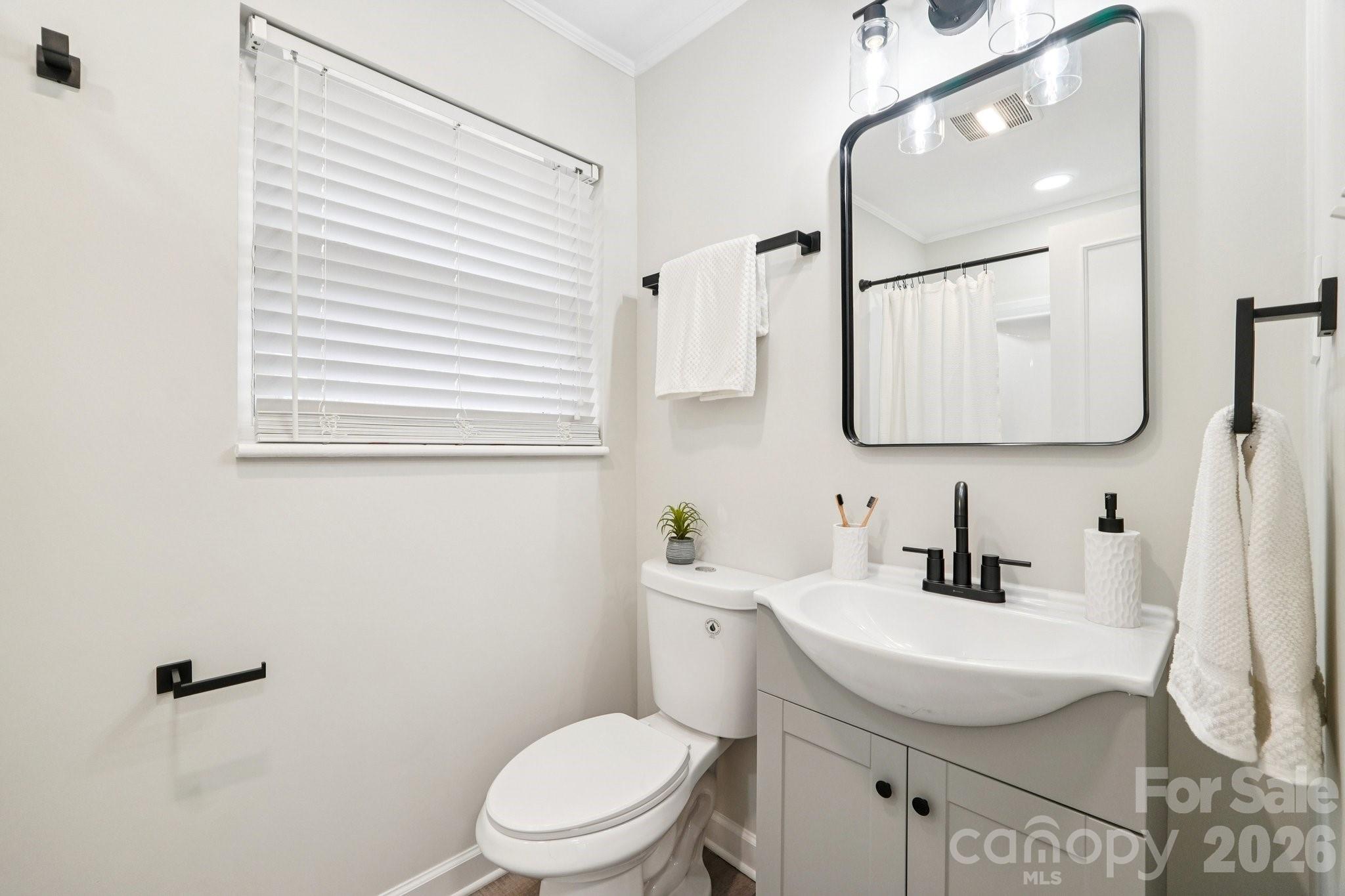 915 Crestmere Street