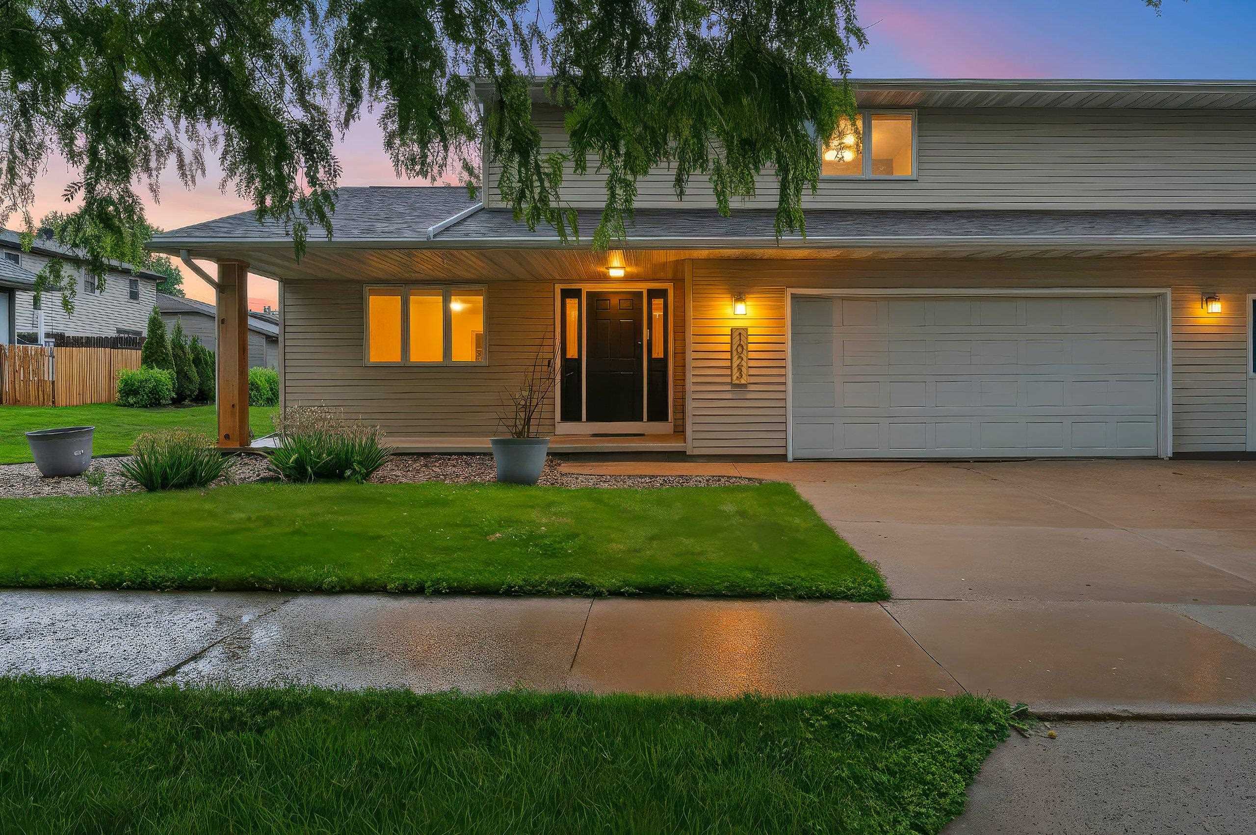 1023 W Ridgeview Drive