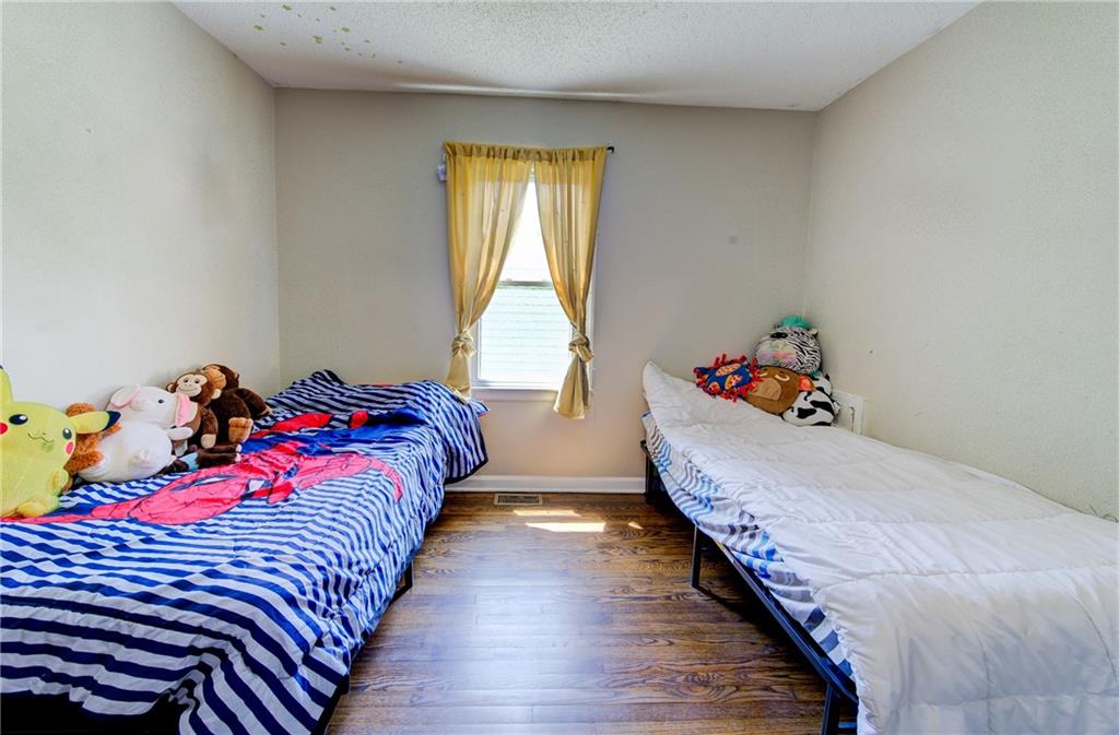 5519 NW Meadowvale Drive