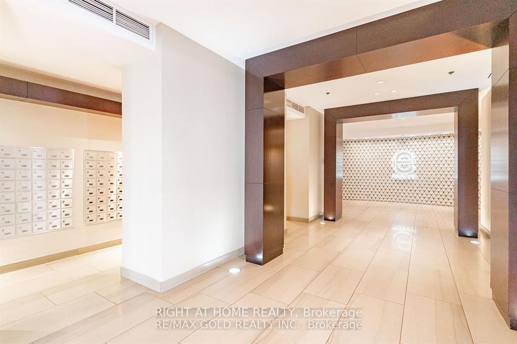 38 Lee Centre Dr Ph307