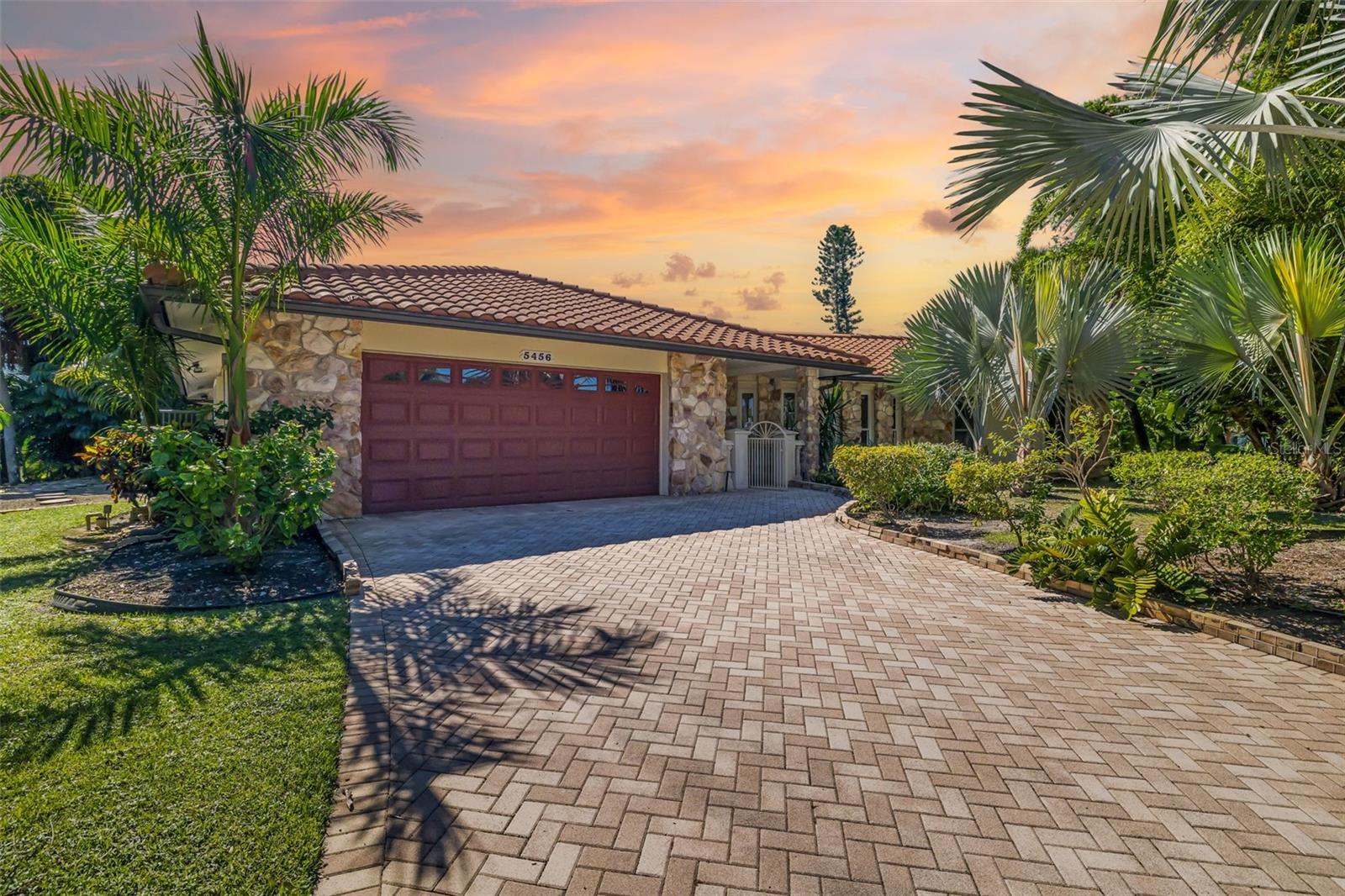 5456 Azure Way, Sarasota, FL