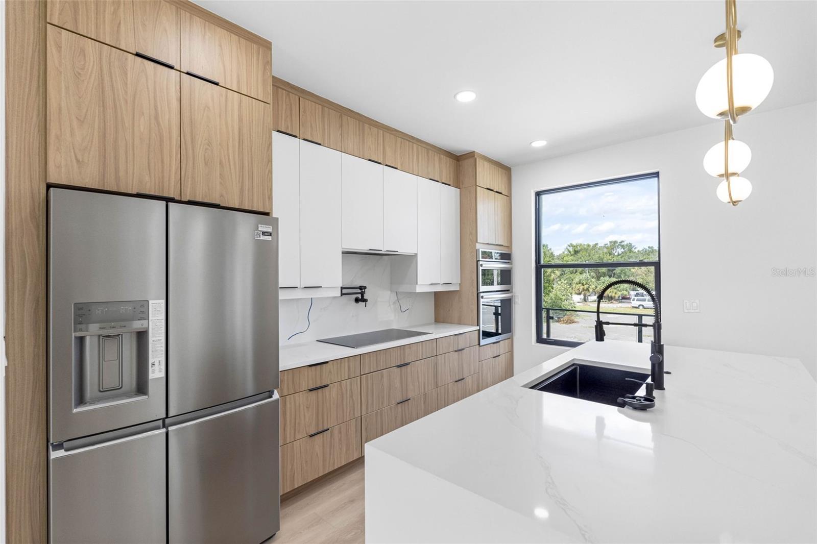 101 W Warren Avenue 1