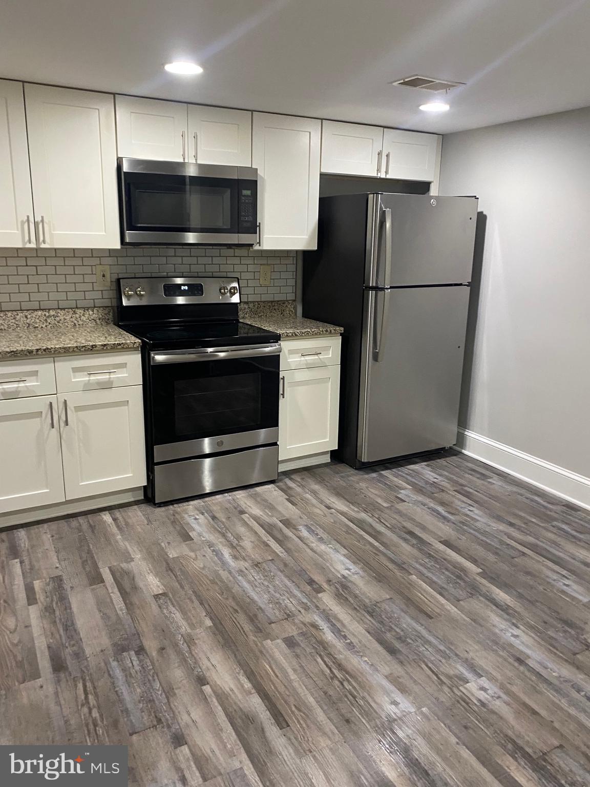 108 W. Saratoga features apartments with a convenient location and wonderful amenities such as high end bathroom finishes, granite counters, stainless steel appliances, washer dryers in the unit, central AC, off street parking, and wired for cable/internet. The property is located in the central business district close to Mt. Vernon, CFG Arena, and more. This renovated 1 bed 1 bath unit is fully equipped with stainless steel appliances, granite countertops, newly installed LVP floors, freshly painted, and a washer/dryer, and has its own private entrance on top of being able to access it from the main lobby. Don't miss it!